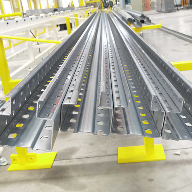 Masina de formare a rulourilor cu rack vertical