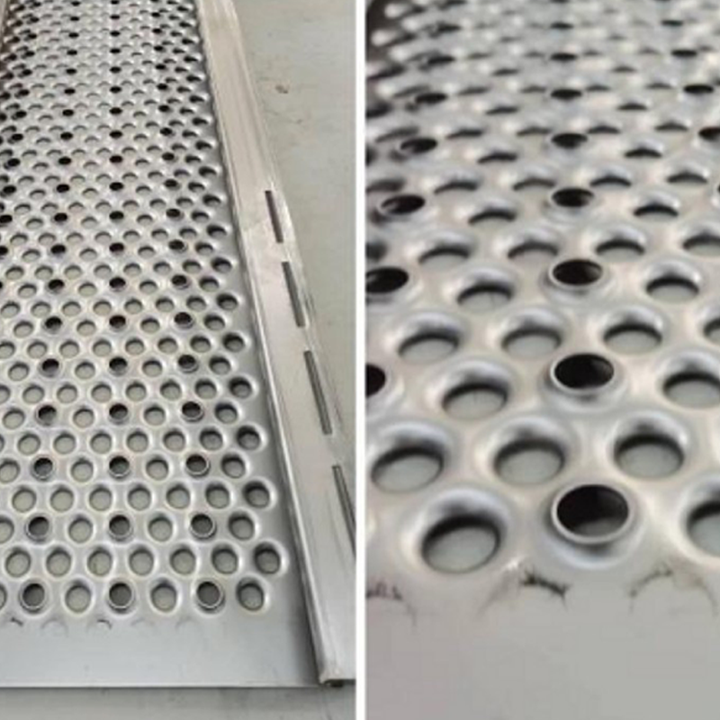 Masina de formare a rulourilor pentru schele metalice