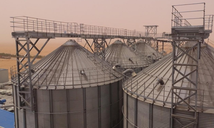 Actualizările inteligente trec prin blocajele capacității de producție; Mașina de rulare a panourilor de acoperiș de la Shanghai Sihua Warehousing câștigă recunoașterea clienților.