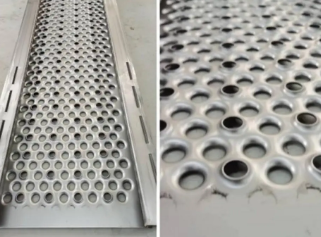 Masina de formare a rulourilor de schele vs. Producția manuală de schele: de ce câștigă automatizarea